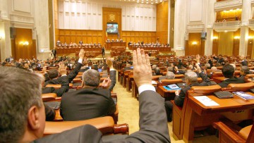 PENSII SPECIALE şi pentru aleşii locali, nu doar pentru parlamentari!